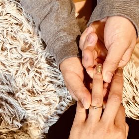 【アイプリモ(I-PRIMO)の口コミ】 婚約指輪に関しては右も左もわかりませんでしたがダイヤを見た時に1番いい…