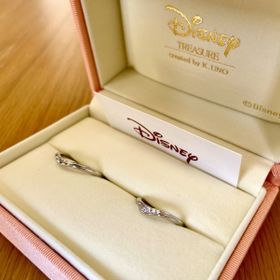 【ケイウノ ブライダル(K.UNO BRIDAL)の口コミ】 ウェーブデザインで指を綺麗に見せてくれます。また、女性のほうはダイヤ…