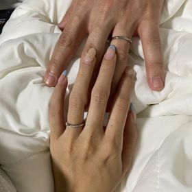 【4℃ BRIDAL(ヨンドシーブライダル)の口コミ】 ウェーブがかかっている指輪を選んだので指が細く綺麗に見えます。また、…