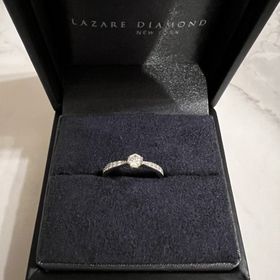 【ラザール ダイヤモンド(LAZARE DIAMOND)の口コミ】 ダイヤがギラギラしている印象があるので、台座が大きすぎないものがよか…