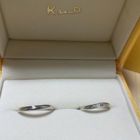 【ケイウノ ブライダル(K.UNO BRIDAL)の口コミ】 指の形が綺麗に見えます。
刻印がオリジナルでとても可愛らしいデザインで…