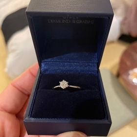 【銀座ダイヤモンドシライシの口コミ】 「プロポーズリング」というのがあり、まず石だけ選べたので、プロポーズ…