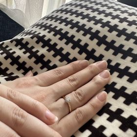 【銀座ダイヤモンドシライシの口コミ】 数あるデザインの中から、Smiling Himawariを購入いたしました。その名前…