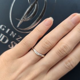 【銀座ダイヤモンドシライシの口コミ】 ダイヤモンドが好き通ってて非常に綺麗に見える。
リングの種類が豊富で、…