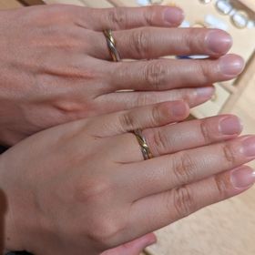 【ith(イズ)の口コミ】 結婚指輪は、男女で同じデザインなのが気に入っています。プラチナと金の…