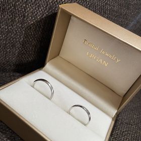 【LEGAN(レガン)の口コミ】 ミロ入っていてクロスしたタイプの指輪、ダイヤは９つ斜めに付いていて指…