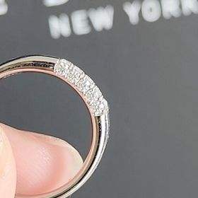 【ラザール ダイヤモンド(LAZARE DIAMOND)の口コミ】 初めて店舗を訪ねた際に、ブランドや指輪の説明を受けました。
他者と比較…