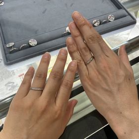 【宝寿堂(ほうじゅどう)の口コミ】 ゆるやかなVラインで、ダイヤがセンターに配置されているデザインです。細…