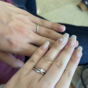 【銀座ダイヤモンドシライシの口コミ】 婚約指輪のダイヤがキラキラでとても綺麗で結婚指輪で選んだセットリング…