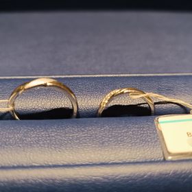 【銀座ダイヤモンドシライシの口コミ】 男性ものにマット加工をしてもらい、女性のダイヤモンドと同じようなデザ…