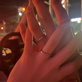 【AUROA(アウロア)の口コミ】 デザインも2人とオーナーさんで決めてダイヤもキラキラで自分たち好みの仕…