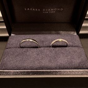 【ラザール ダイヤモンド(LAZARE DIAMOND)の口コミ】 【新郎の指輪について】
1番シンプルなデザインのものです。着け心地とリ…