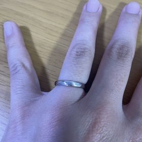 【BIJOUPIKO(ビジュピコ)の口コミ】 ストレートの指輪ですが、ウェーブのラインがはいっていて、優しい雰囲気…