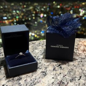 【銀座ダイヤモンドシライシの口コミ】 ダイヤモンドのきらめきがとても素敵です。
着用時のフィット感も良く、指…