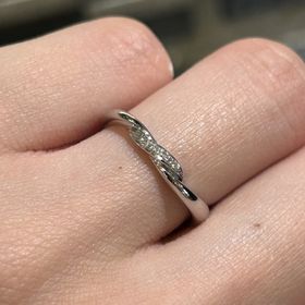 【COLANY(コラニー)の口コミ】 派手過ぎず、地味すぎず、指に馴染むデザインで着け心地も最高です。
ダイ…