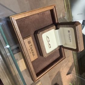 【TANZO.(鍛造指輪)の口コミ】 コーラルゴールドで槌目のマット加工のデザインが既製品にはない特別感が…