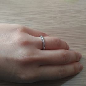 【ティファニー(Tiffany & Co.)の口コミ】 私も夫も指が細いので、あまりゴツゴツしたものにしない方が良いねという…