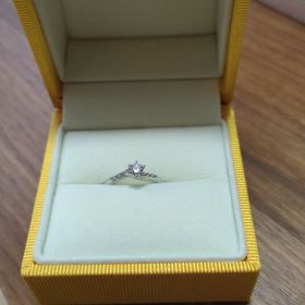 【ケイウノ ブライダル(K.UNO BRIDAL)の口コミ】 シンプルだが細部へのこだわりがあり、非常に気に入った。若いうちだけで…