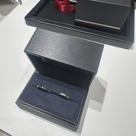 【ラザール ダイヤモンド(LAZARE DIAMOND)の口コミ】 結婚指輪らしさがある形を求めていたので、タイプの形に巡り会うことがで…