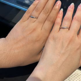 【エクセルコダイヤモンド(EXELCO DIAMOND)の口コミ】 曲線のデザインが指を長く見せてくれて、手にフィットするプラチナ素材の…