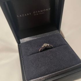【ラザール ダイヤモンド(LAZARE DIAMOND)の口コミ】 上から見た時のダイヤの輝きがきれいに見える。横から見た時にもダイヤが…