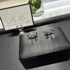 【GALA JEWELRY(ガラジュエリー)の口コミ】 シンプルで着け心地良く、丈夫な感じがします。
値段帯も相談でき、いろん…
