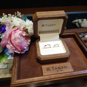 【TANZO.(鍛造指輪)の口コミ】 金線を入れたりつや消しをしたり、シンプルですがとても満足できるデザイ…