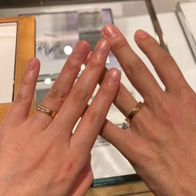 【STAR JEWELRY(スタージュエリー)の口コミ】 幅広めの指輪を探していて、ペア感もしっかりあったので選びました。試着…