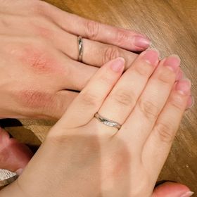 【Something Blue(サムシングブルー)の口コミ】 ダイヤがキラキラしているデザインは好きではなく、一石も入ってないもの…