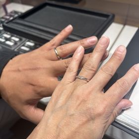 【エクセルコダイヤモンド(EXELCO DIAMOND)の口コミ】 デザインも着け心地もとても良かったです。
サイズが0.5単位からあるため…