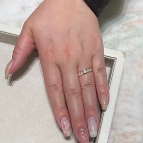 【ブシュロン(BOUCHERON)の口コミ】 個性的なデザインのリングでした。
他の人と被りたく無い人や、ファッショ…