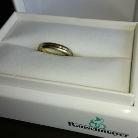 【Rauschmayer(ラウシュマイヤー)の口コミ】 シンプルで太めのリングを探していました。
そして、主人が仕事上重い物を…