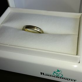 【Rauschmayer(ラウシュマイヤー)】の口コミ シンプルで太めのリングを探していました。
そして、主人が仕事上重い物を...