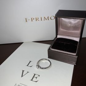 【アイプリモ(I-PRIMO)の口コミ】 派手すぎず静かすぎないデザインです。婚約指輪と結婚指輪を重ね付けでき…