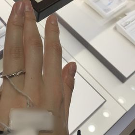 【俄(にわか)の口コミ】 指輪を選ぶのは初めてでした。指輪の幅が狭く、派手すぎず、でも華やかさ…