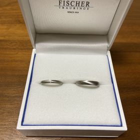 【FISCHER(フィッシャー)の口コミ】 見た目はシンプルなのですが、リングの中心の線が斜めに入っているのが素…