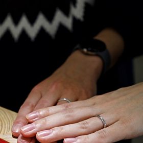 【出雲結(いずもゆい)の口コミ】 シンプルなデザインが魅力的です。複数の種類からベースの指輪を選択し、…