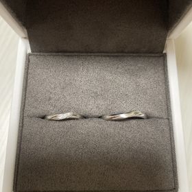 【TOMOE(トモエ)の口コミ】 派手すぎず、どんな服装にも合うデザイン。
女性用は流線型の中にダイヤモ…