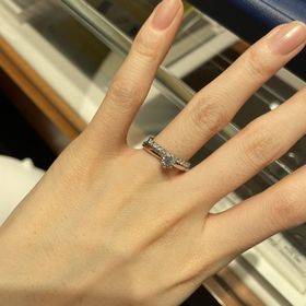 【銀座ダイヤモンドシライシの口コミ】 リングの形が指が綺麗に見える。いろんなリングがあって悩みましたがこれ…