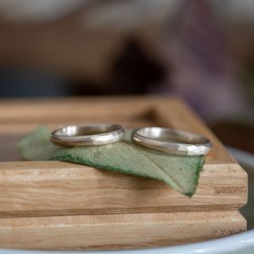 【Cayof(カヨフ)の口コミ】 半分ずつのデザインで、片面はスタイリッシュマット、片面はブラシマット…