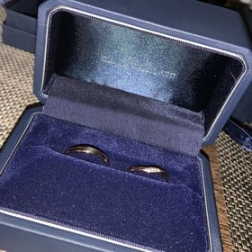 【銀座ダイヤモンドシライシの口コミ】 シンプルなデザインの中に、いくつかのダイヤが入っていることで、シンプ…