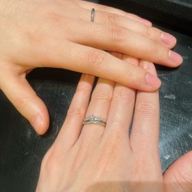 【ケイウノ ブライダル(K.UNO BRIDAL)の口コミ】 水かきが広めの場合、ウェーブ形にすることで指輪が斜めになっても自然に…