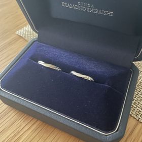 【銀座ダイヤモンドシライシの口コミ】 とにかく指あたりが滑らかで指を開いたり
握ったりしても邪魔になりません…