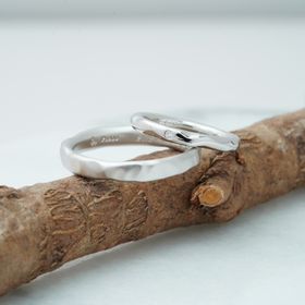 【THREE TREES(スリーツリーズ)の口コミ】 デザインの自由度が高くて自分好みの指輪を作ることができ、仕上がりもと…