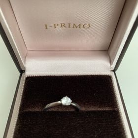 【アイプリモ(I-PRIMO)の口コミ】 この指輪は、シンプルながらもエレガントなデザインが魅力です。高品質な…