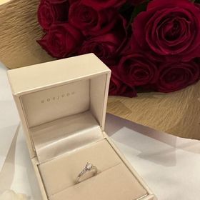 【宝寿堂(ほうじゅどう)の口コミ】 さまざまな有名ブランドを回った末、宝寿堂さんに決めました。わたしは爪…