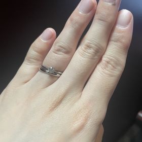 【銀座ダイヤモンドシライシの口コミ】 シンプルな婚約指輪が欲しく、いくつかお店で試着させていただきました。…