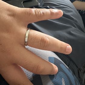 【PILOT BRIDAL(パイロットブライダル)】の口コミ 指が太いのでリングも太めのものを選択し、私の指にも馴染んでおります。
...