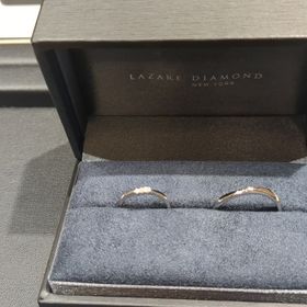 【ラザール ダイヤモンド(LAZARE DIAMOND)の口コミ】 シンプルなデザインのなかに、少しのウェーブが遊び心があるように感じま…