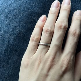 【COLANY(コラニー)の口コミ】 セットリングのピュアを婚約指輪なしで選びました。
女性用は控えめなS字…